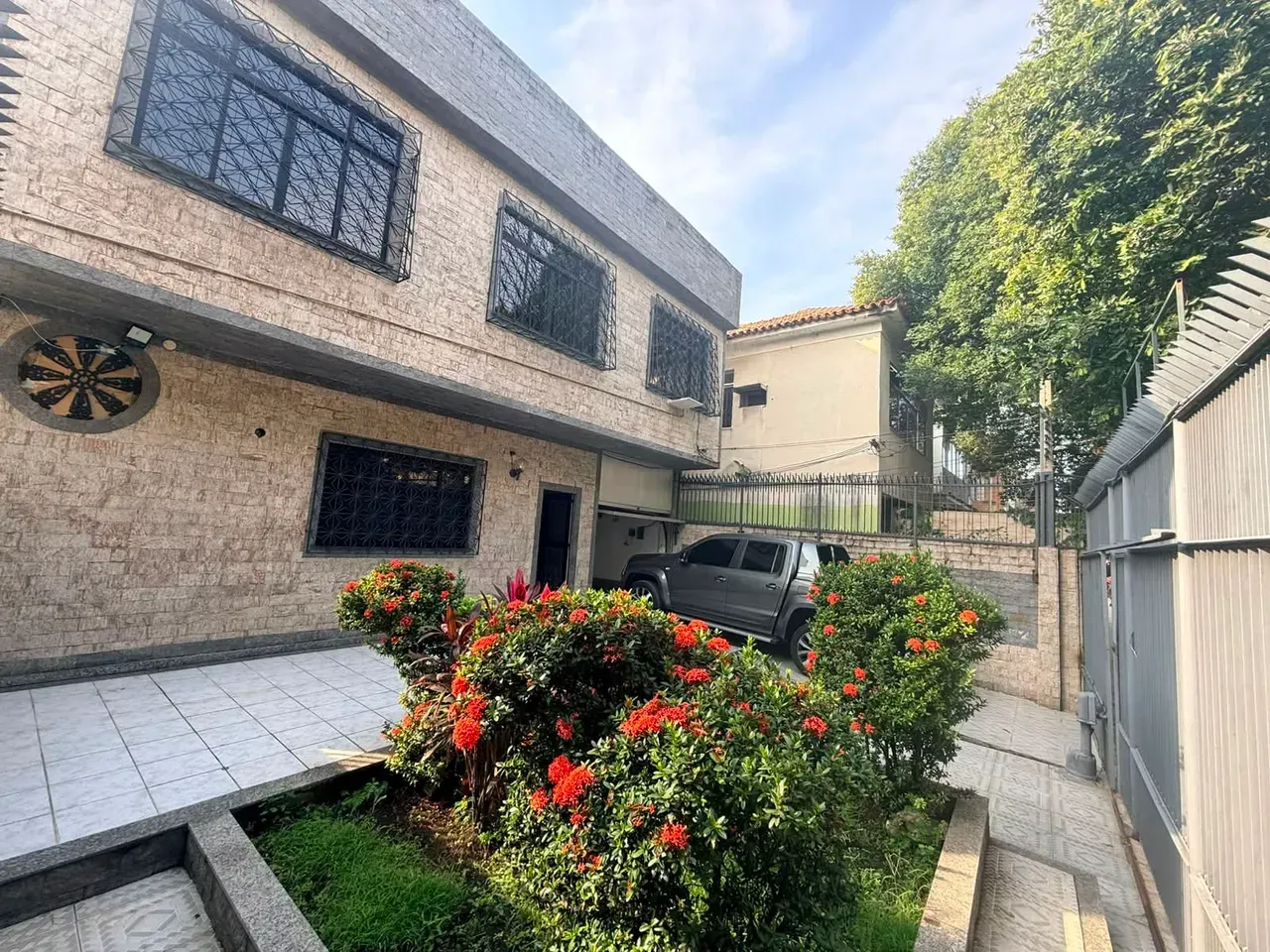 Casa comercial sem mobília com 3 quartos e 4 banheiros — photo 6