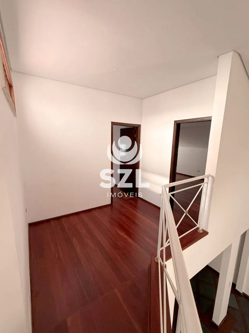 House with 5 bedrooms and 5 parking spaces — photo 17