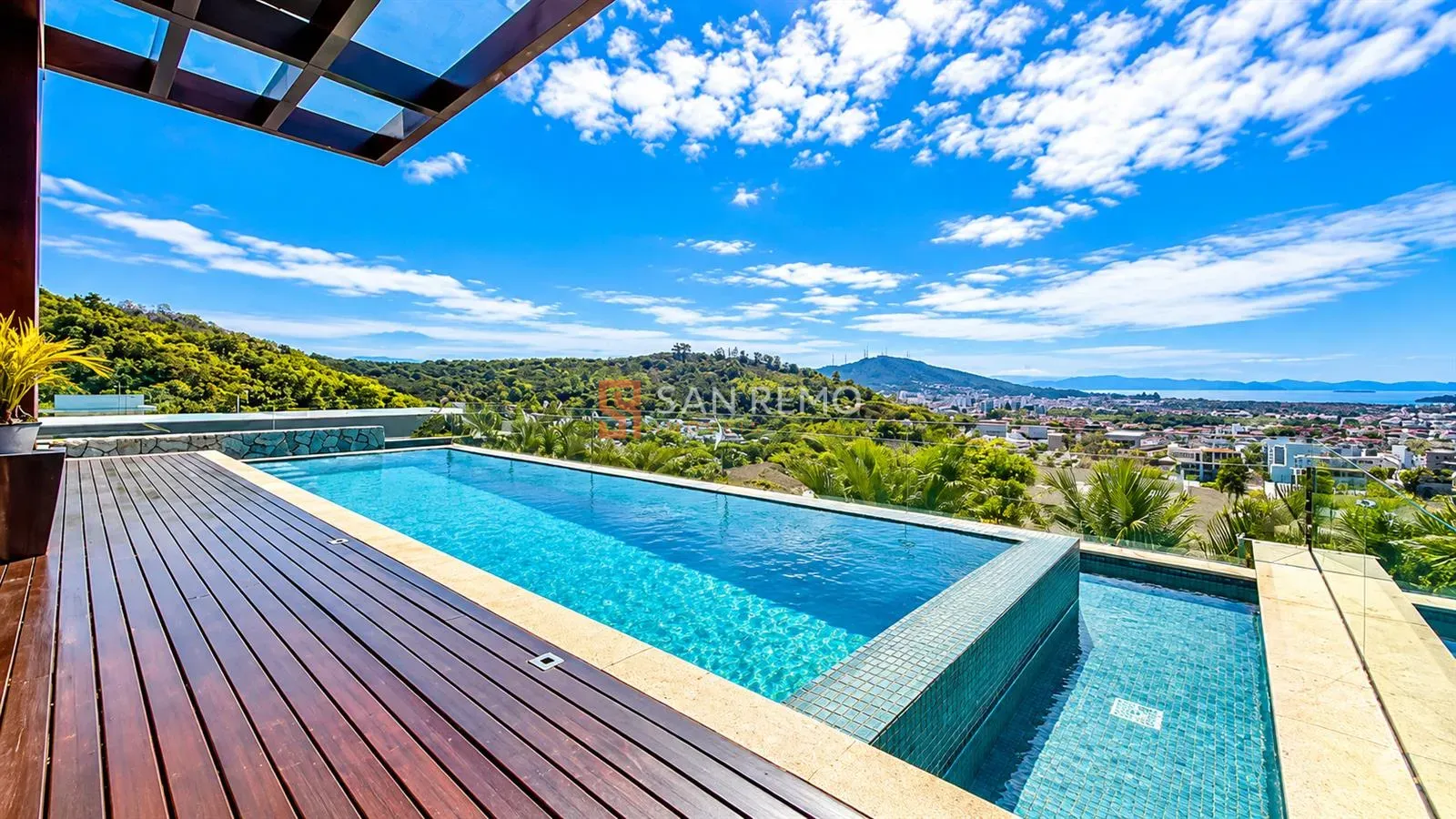 6-bedroom house with a walk-in closet in Florianópolis — photo 34