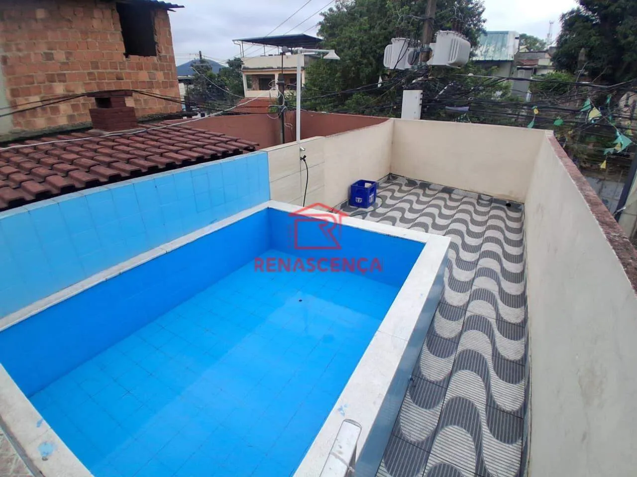 4-bedroom house with shared open-air pool access — photo 9
