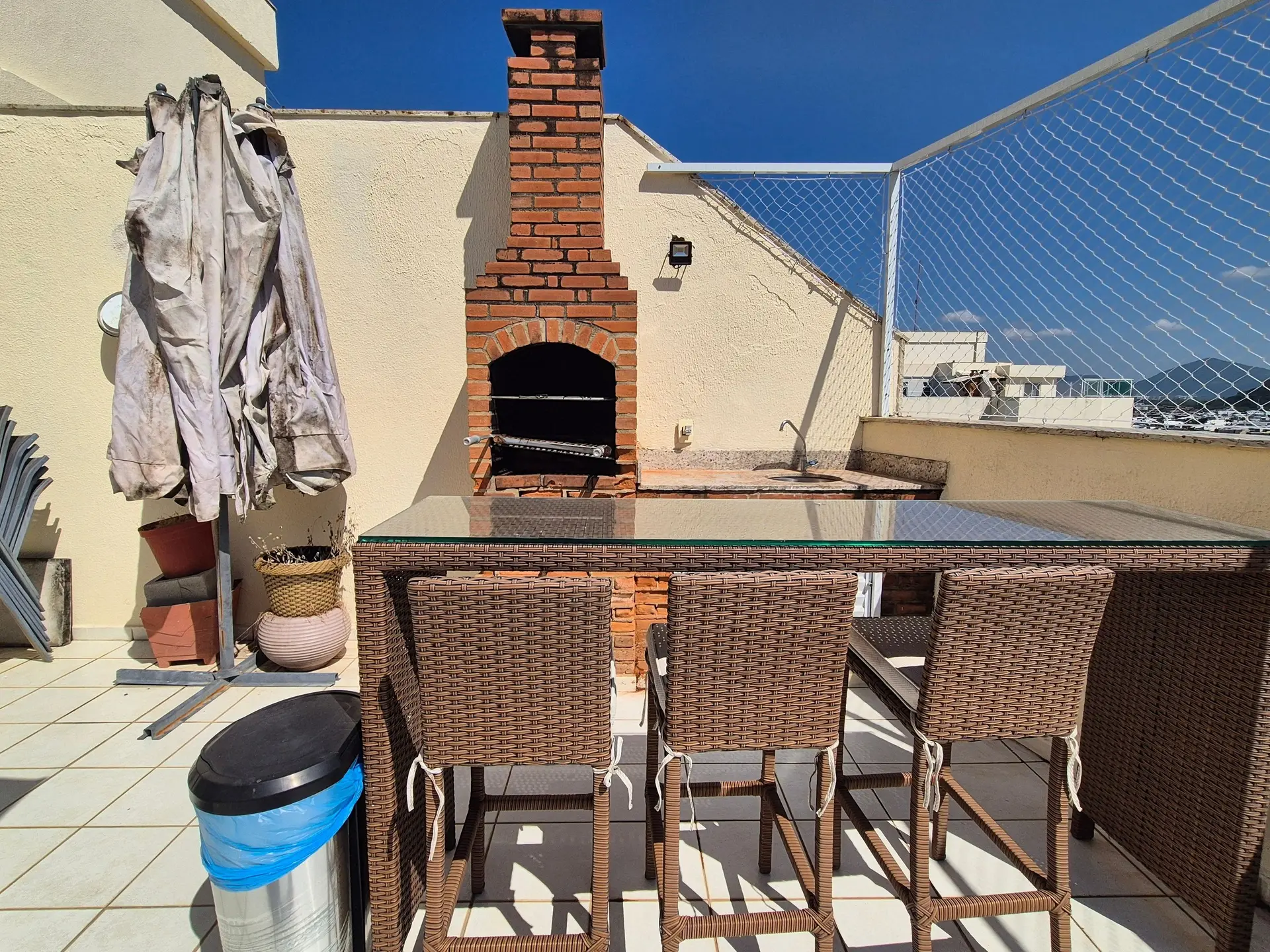 Furnished 2-bedroom apartment with private BBQ — photo 60