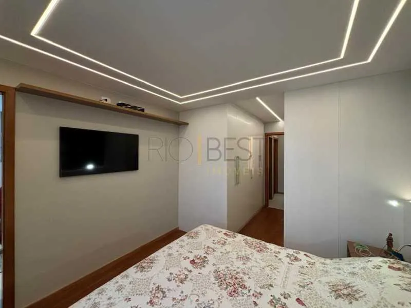 Furnished 4-bedroom apartment with a glassed-in balcony — photo 13