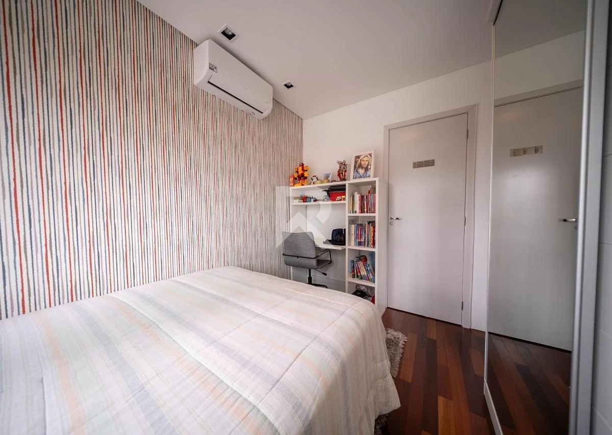 Балкон з грилем та 4 спальні: квартира 186 м² — photo 25