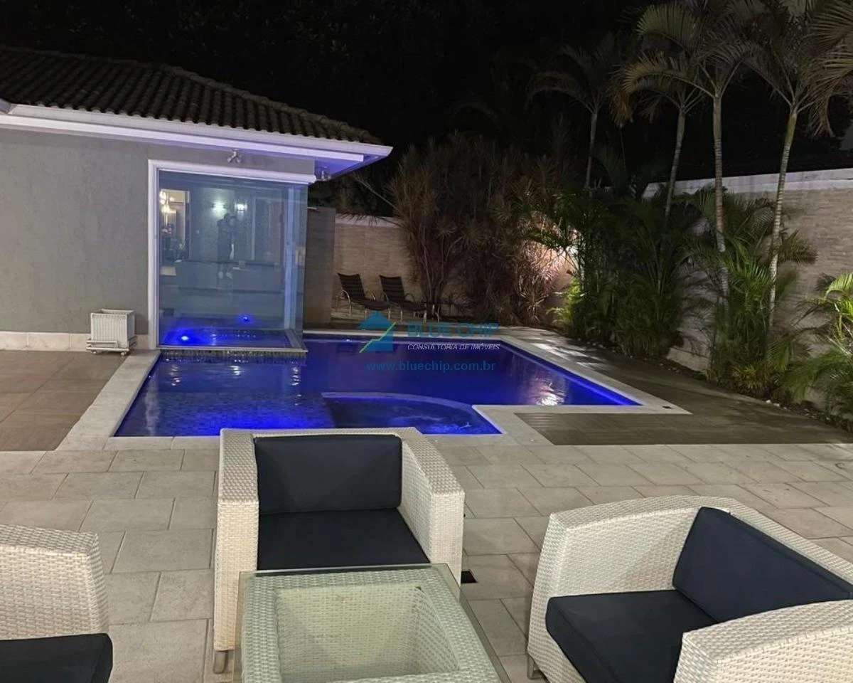Casa mobiliada de 700 m² com 6 quartos e cozinha aberta