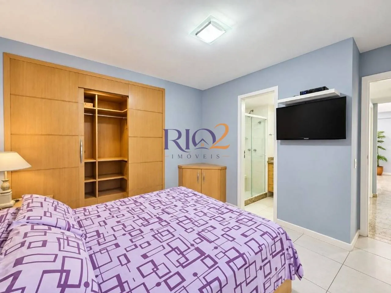 Walk-in closet in a 3-bedroom apartment, 117 m² — photo 9
