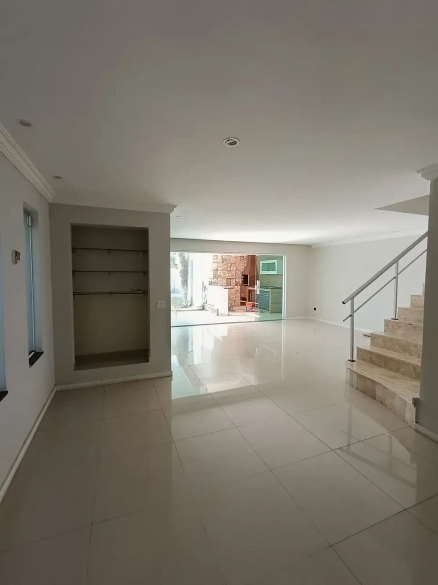 House with 4 bedrooms and 5 bathrooms — photo 7