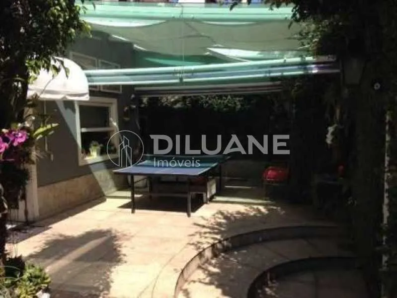 297 m² house with 6 bedrooms and 7 bathrooms — photo 16
