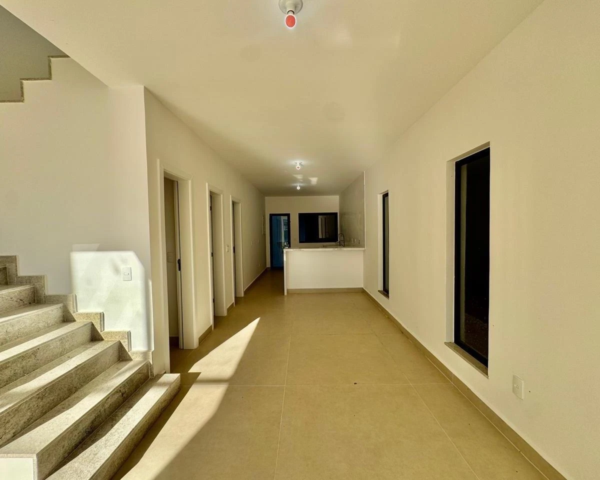 House, 240 m², with a glass-enclosed balcony — photo 5