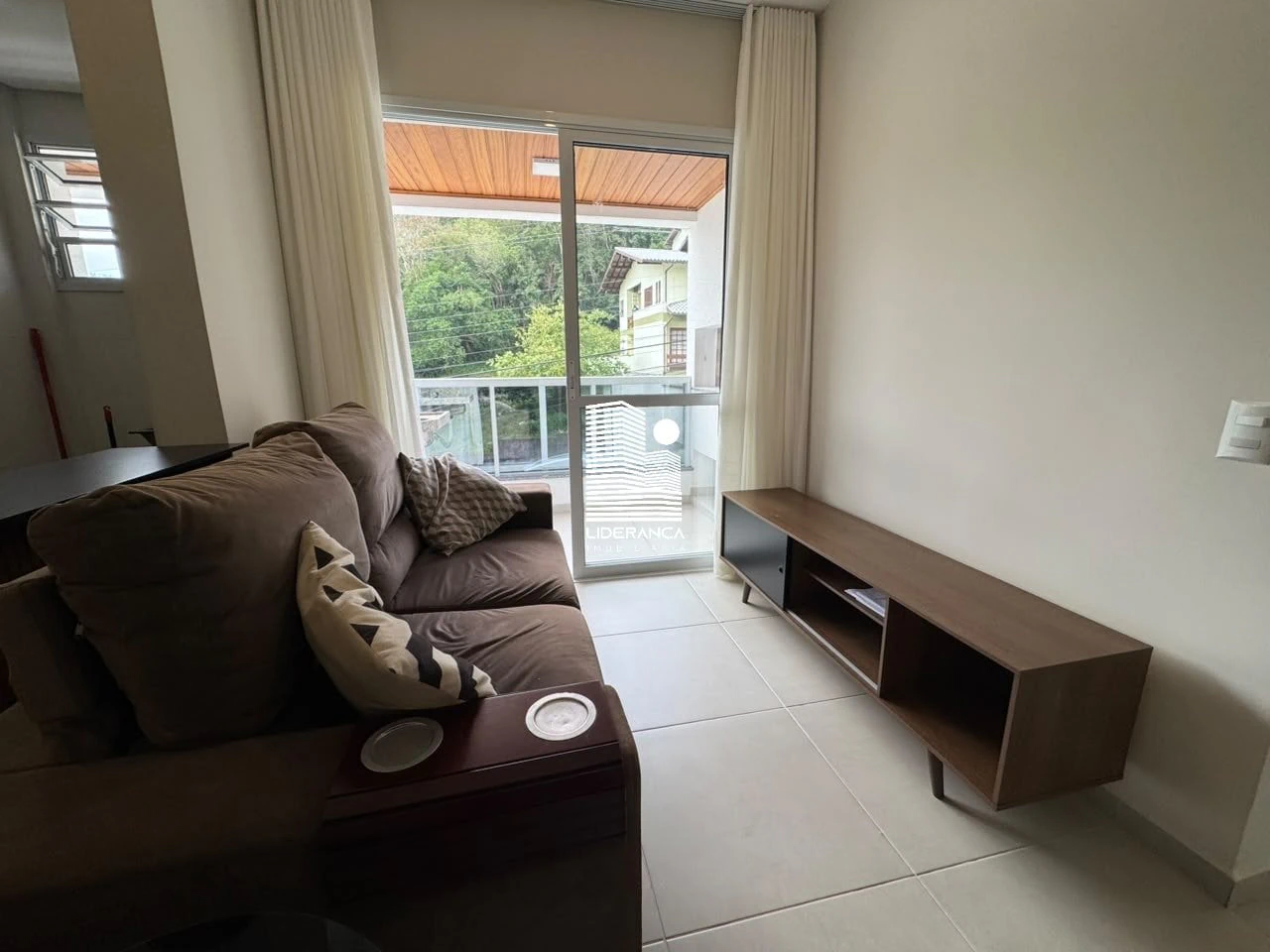 2-bedroom apartment with a mountain view in Florianópolis — photo 4