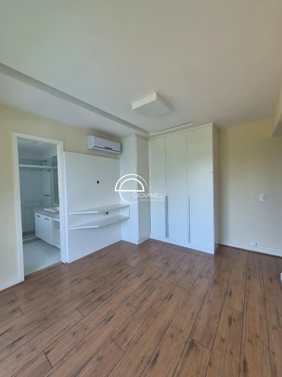 4-bedroom apartment with floor-to-ceiling windows — photo 11