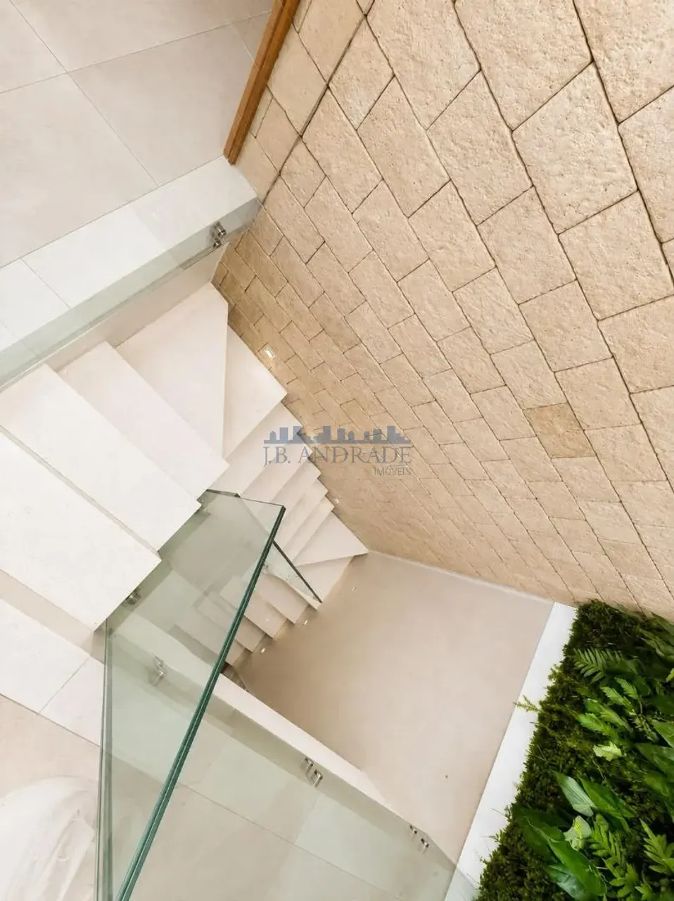 Furnished apartment with 4 bedrooms, 3 bathrooms and a balcony — photo 19