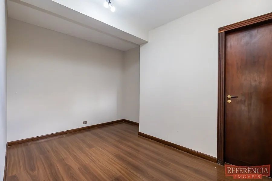 Condo house with 3 bedrooms and a closed kitchen — photo 40