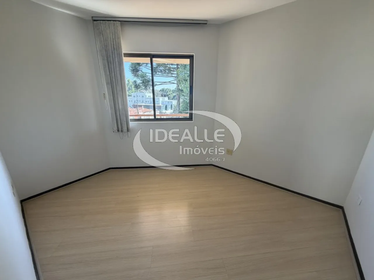 Apartment with a separate kitchen and 2 bedrooms — photo 9
