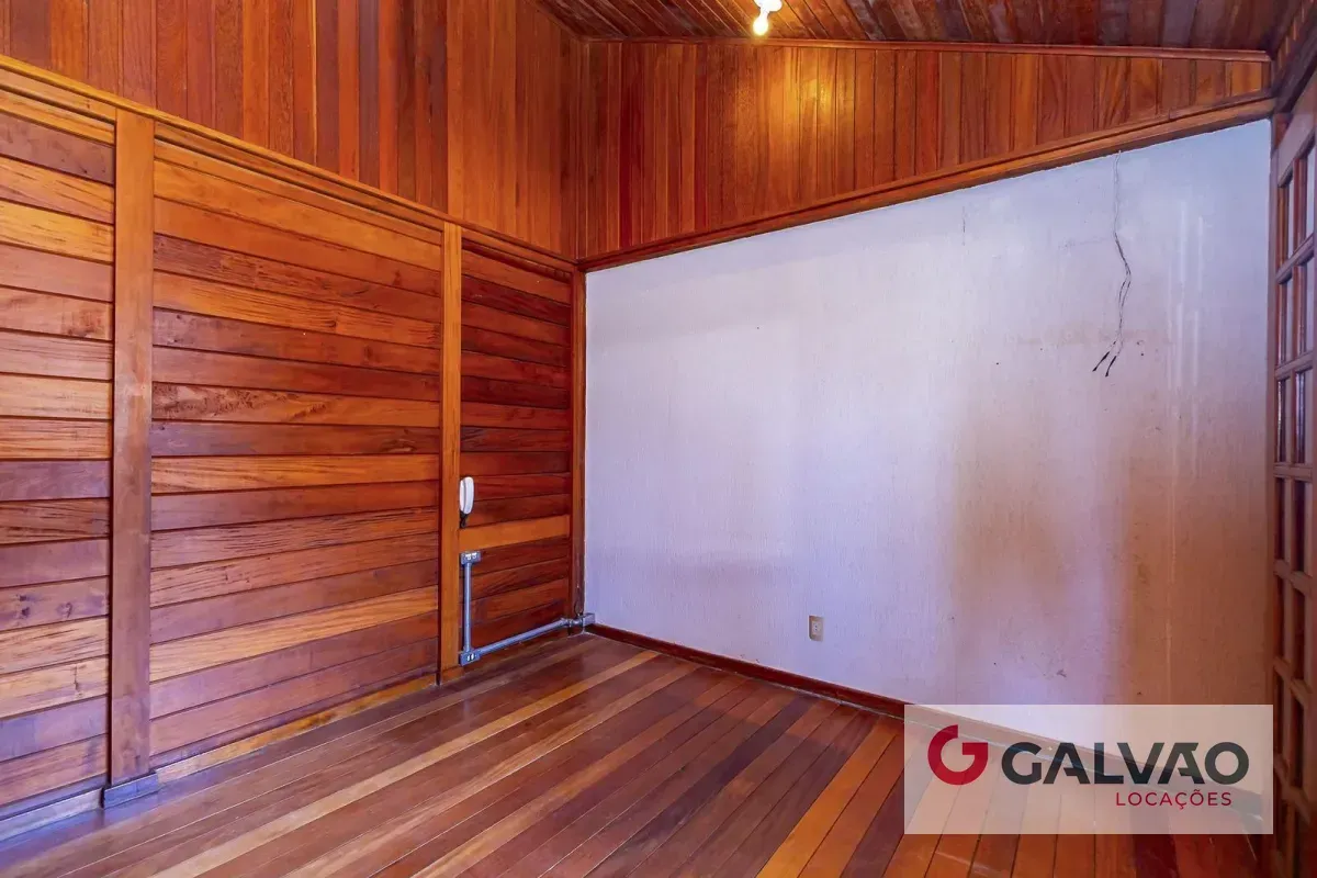 Casa sin amueblar con 3 dormitorios, cocina cerrada y balcón — photo 27