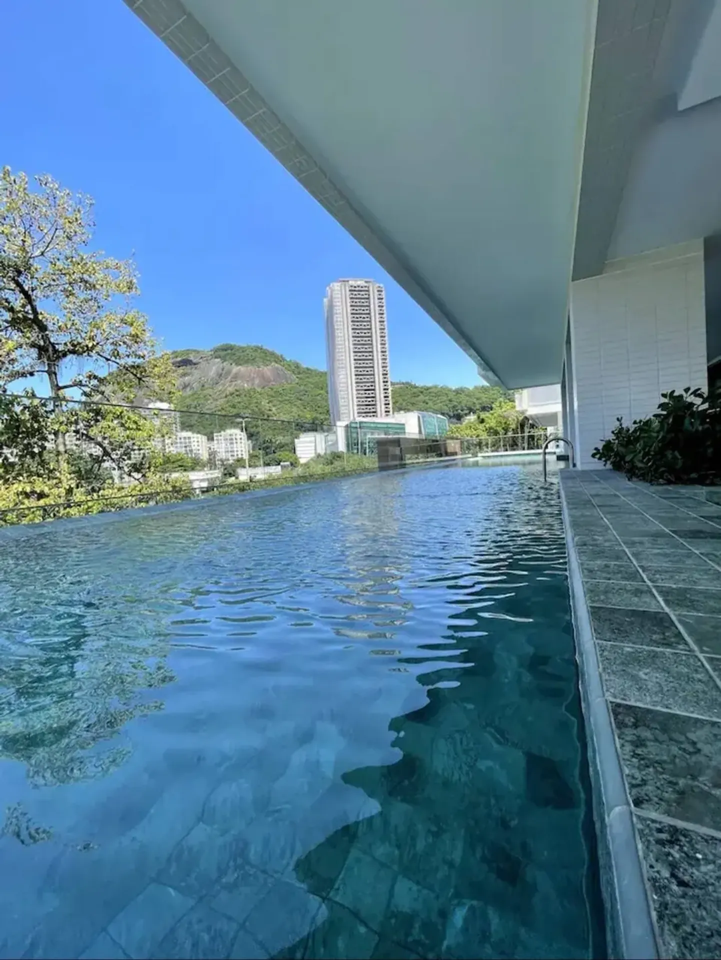 2-bedroom apartment with a mountain view in Rio de Janeiro — photo 16