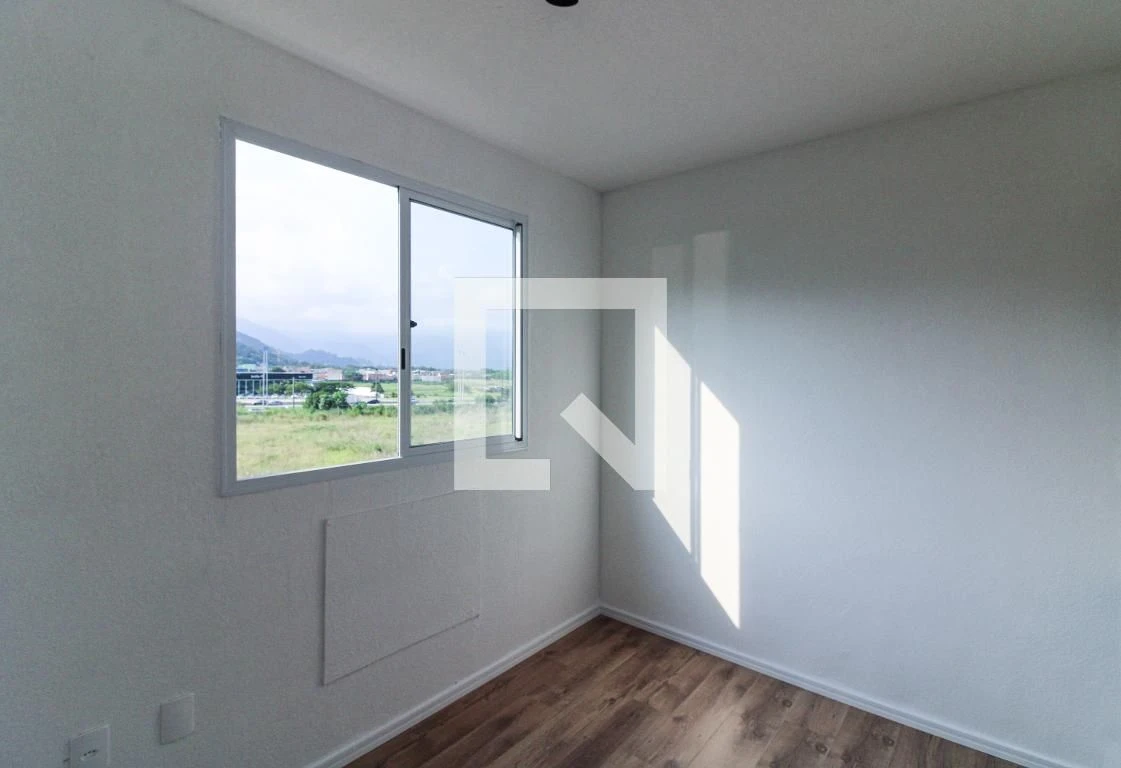 Balcony with a grill in a 2-bedroom apartment, 43 m² — photo 7