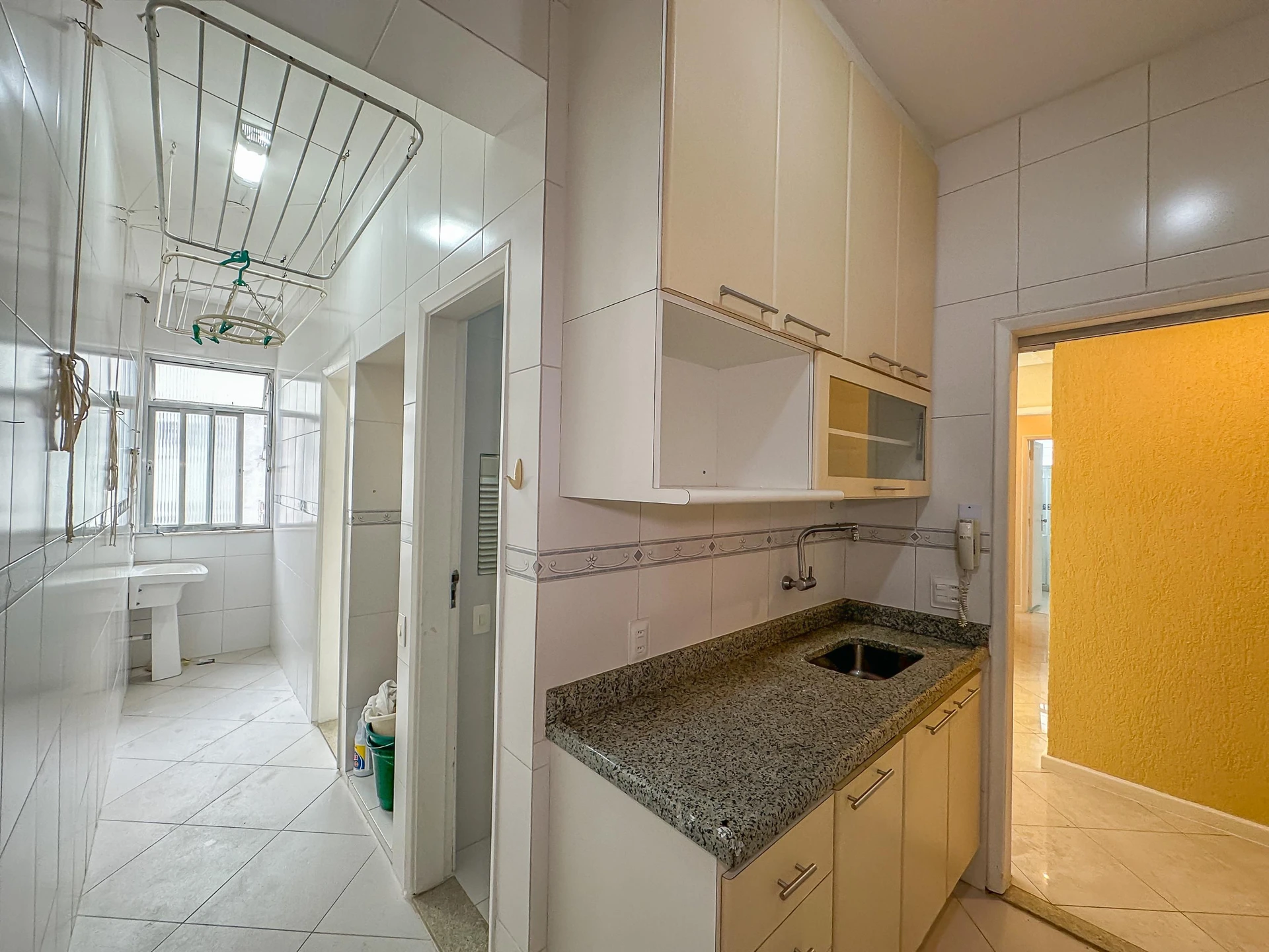 2-bedroom apartment with a glass-enclosed balcony — photo 7
