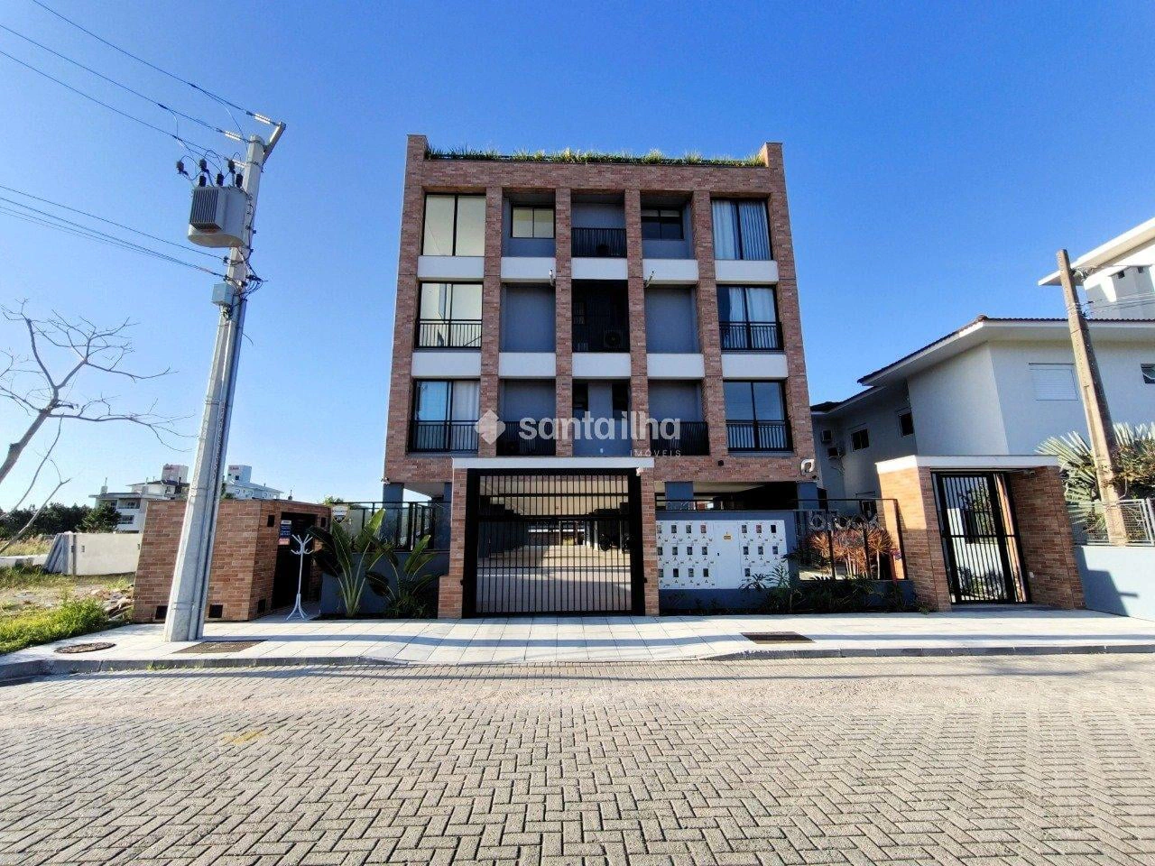 Furnished apartment, 39 m², with floor-to-ceiling windows — photo 4