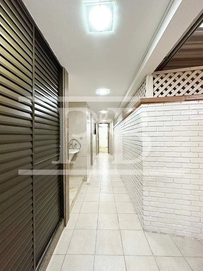 3-bedroom apartment with enclosed glass balcony — photo 35