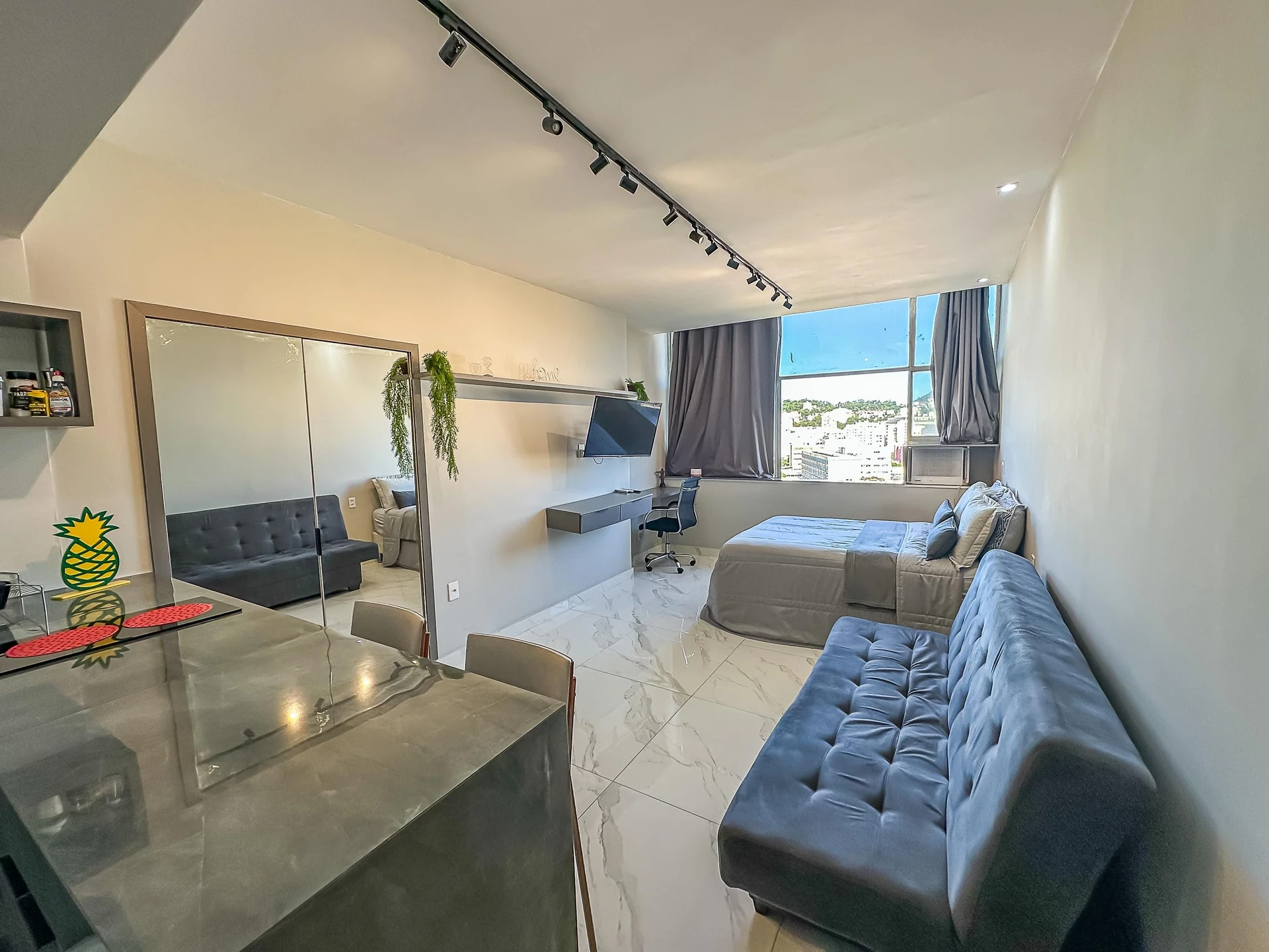 Furnished studio with 1 bedroom and 1 bathroom — photo 12