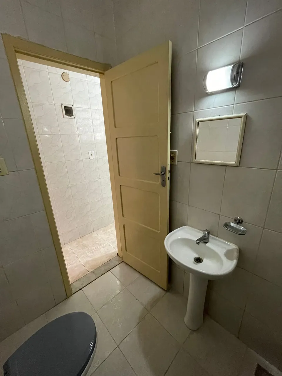 Rental house with 2 bedrooms and 1 bathroom, no parking — photo 2