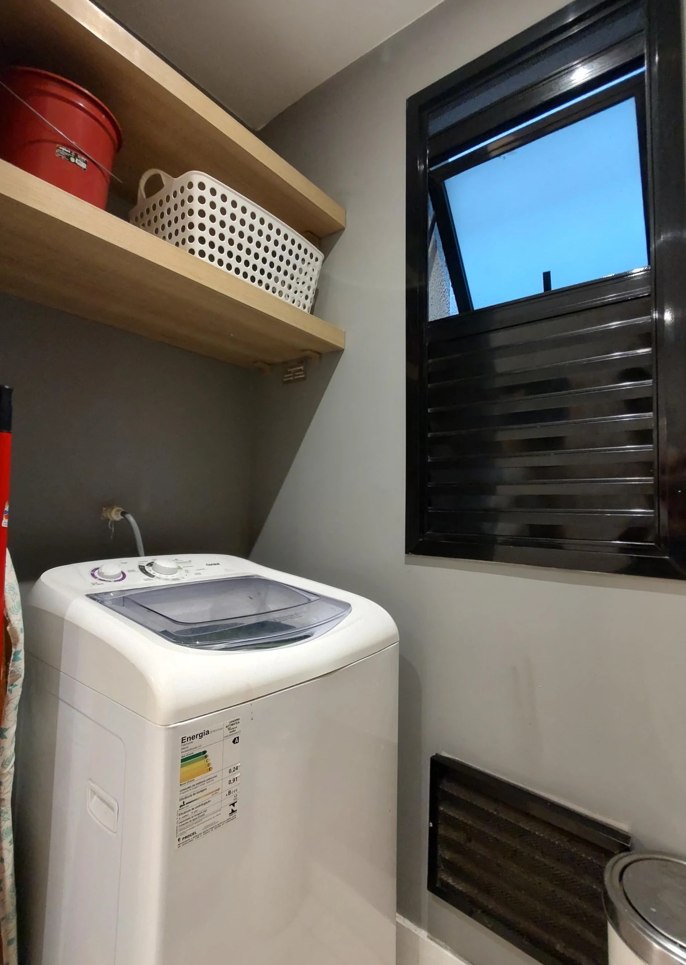 Furnished 1-bedroom apartment with an open-plan kitchen — photo 20