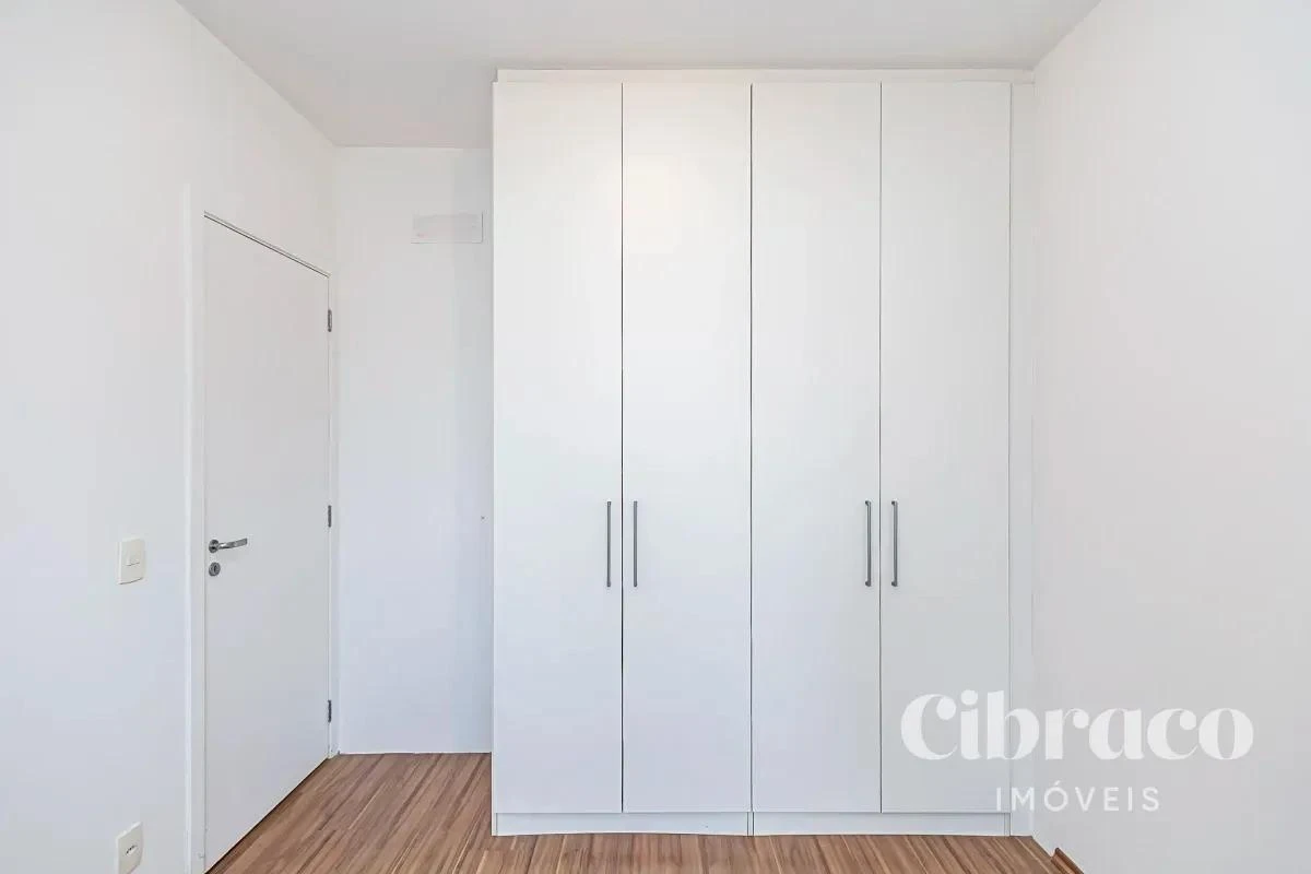 Balcony with a grill in a 4-bedroom apartment, 131 m² — photo 33
