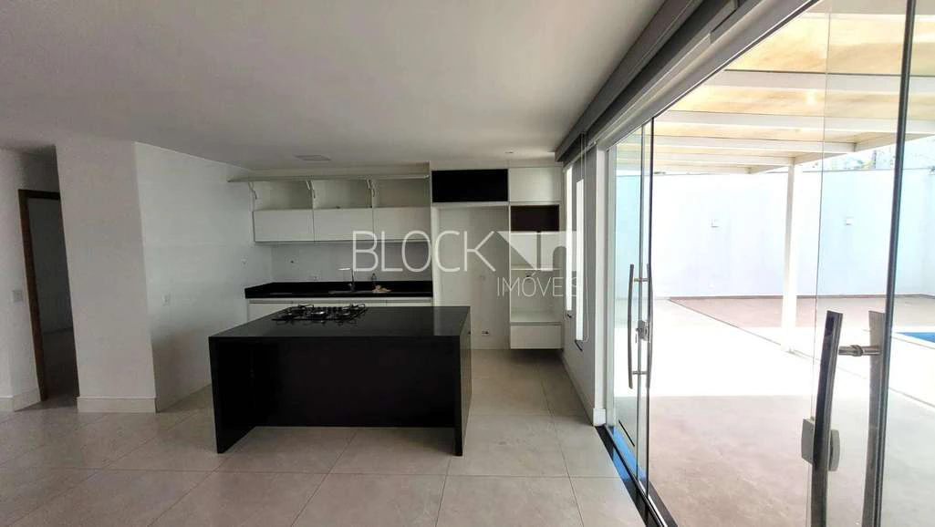 Condominium house with 4 en-suite rooms and open kitchen — photo 19