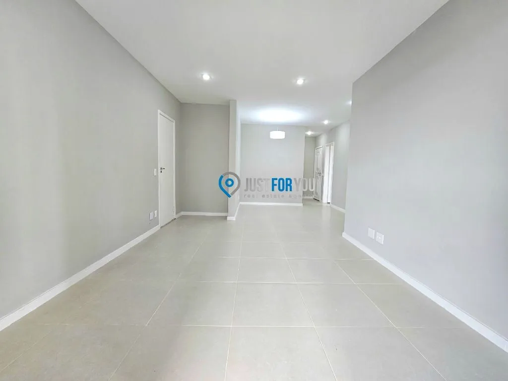 Walk-in closet in a 3-bedroom apartment, 128 m² — photo 20