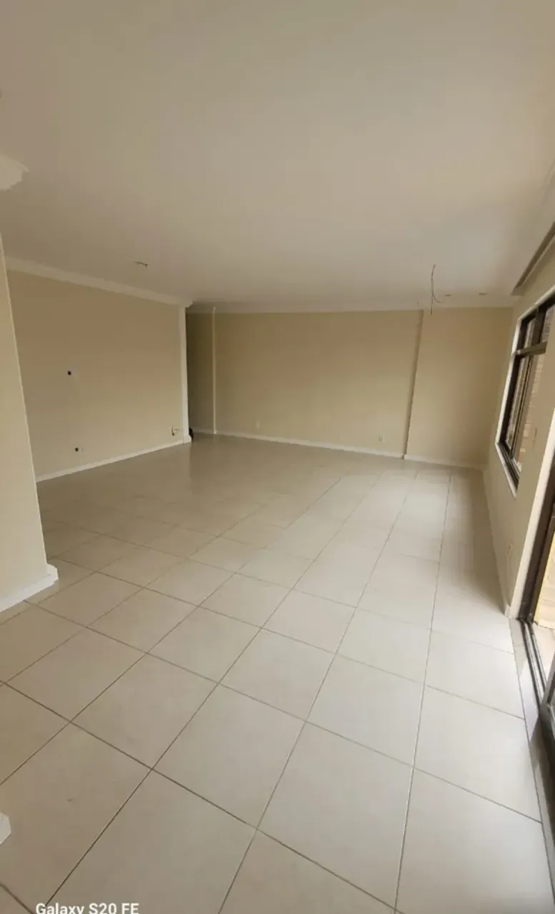 Unfurnished 3-bedroom apartment with 3 bathrooms — photo 16