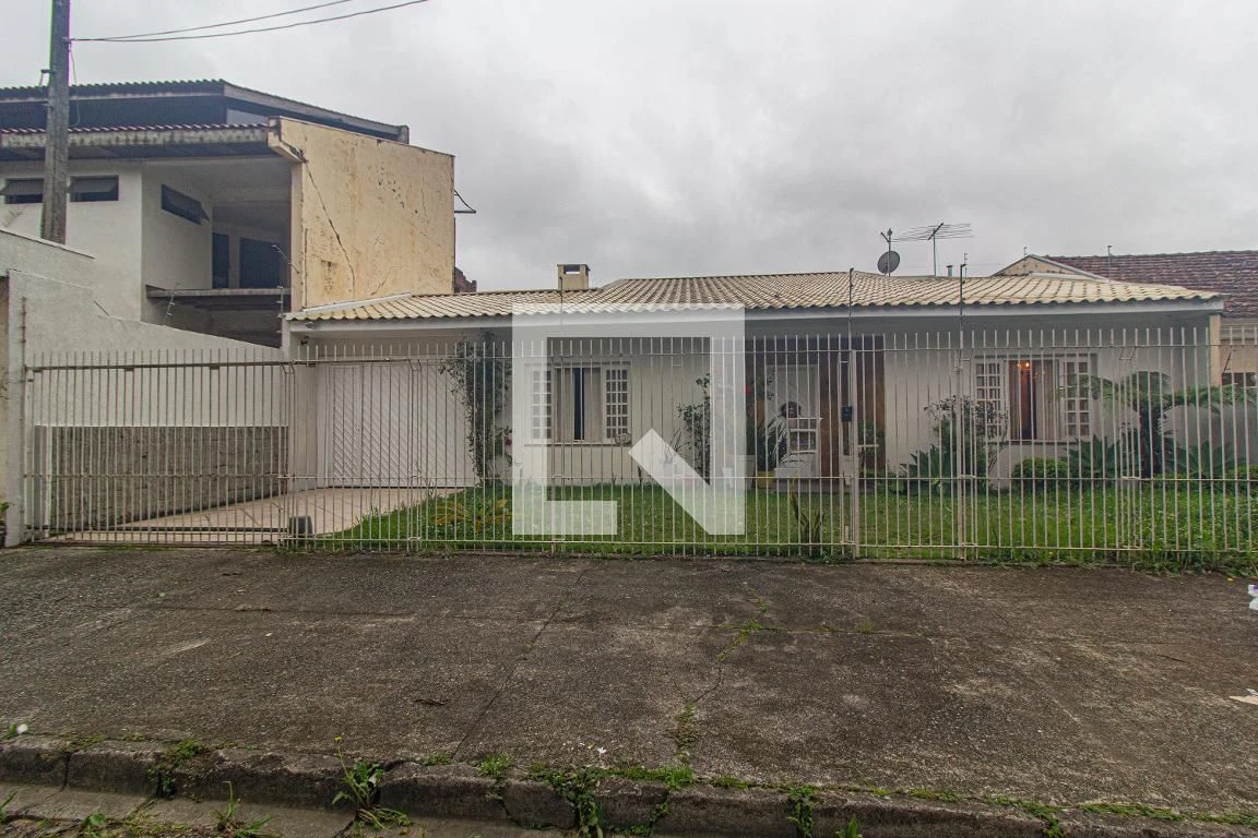 3-bedroom house with a walk-in closet in Curitiba — photo 56