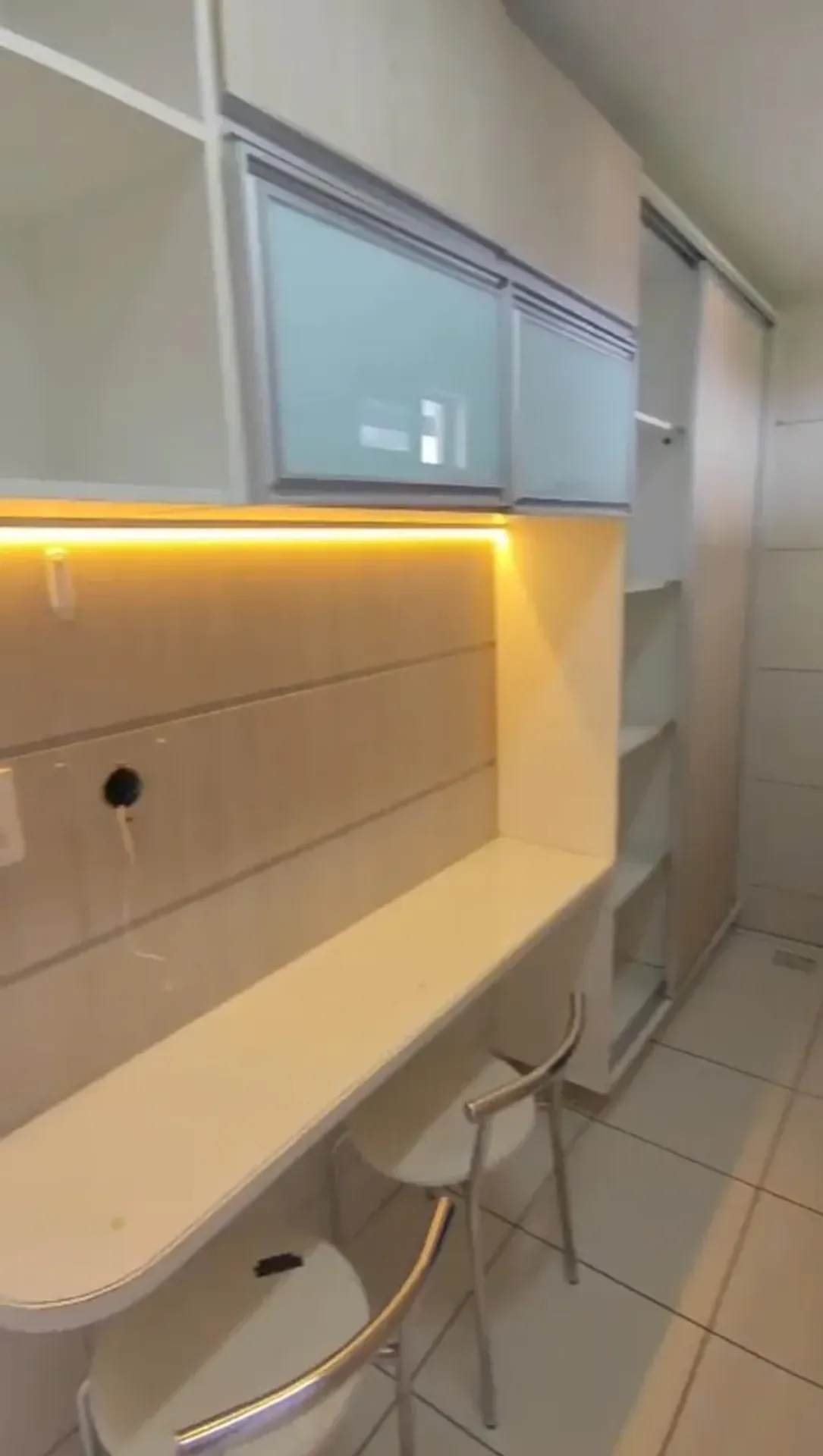 2-bedroom apartment in a building with a gym — photo 3
