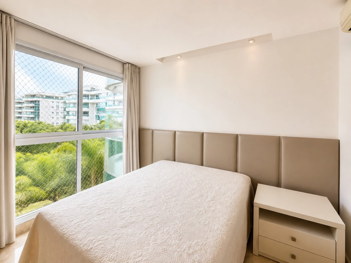 Rental apartment with 4 en-suite bedrooms and 282 m² — photo 15
