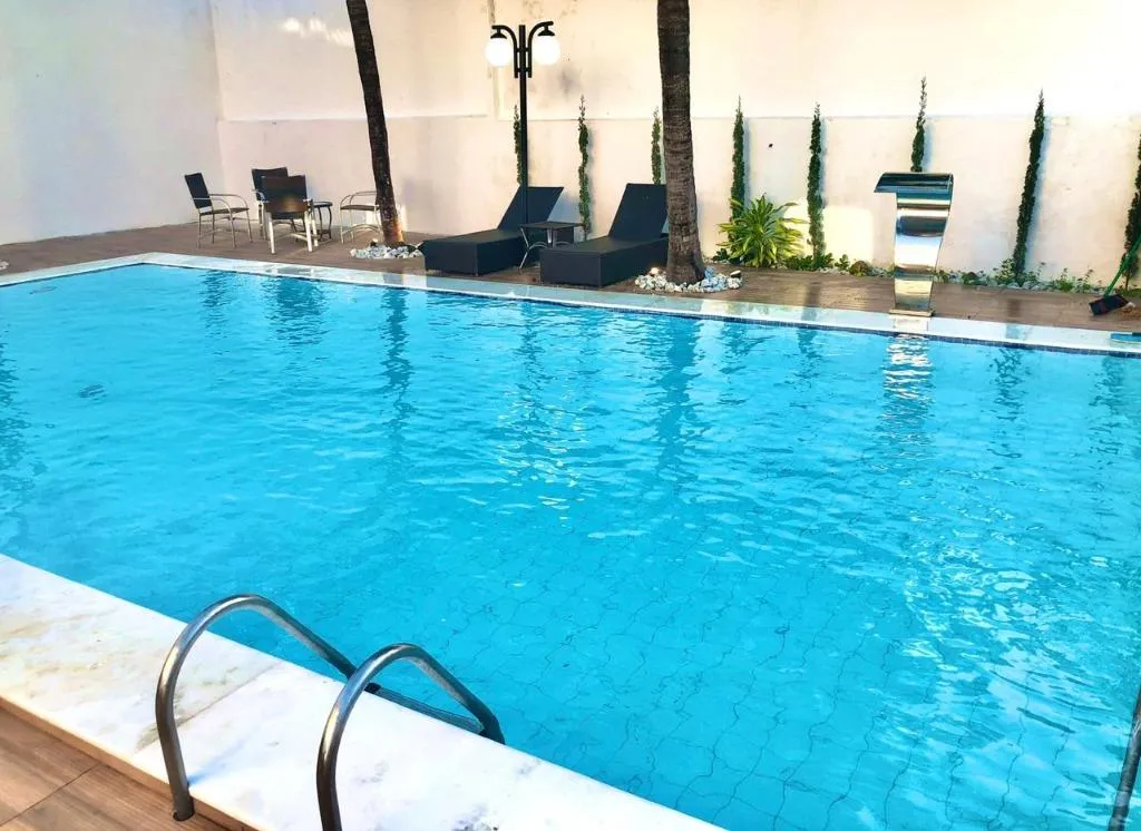 Furnished 6-bedroom house with pool and private garden — photo 23