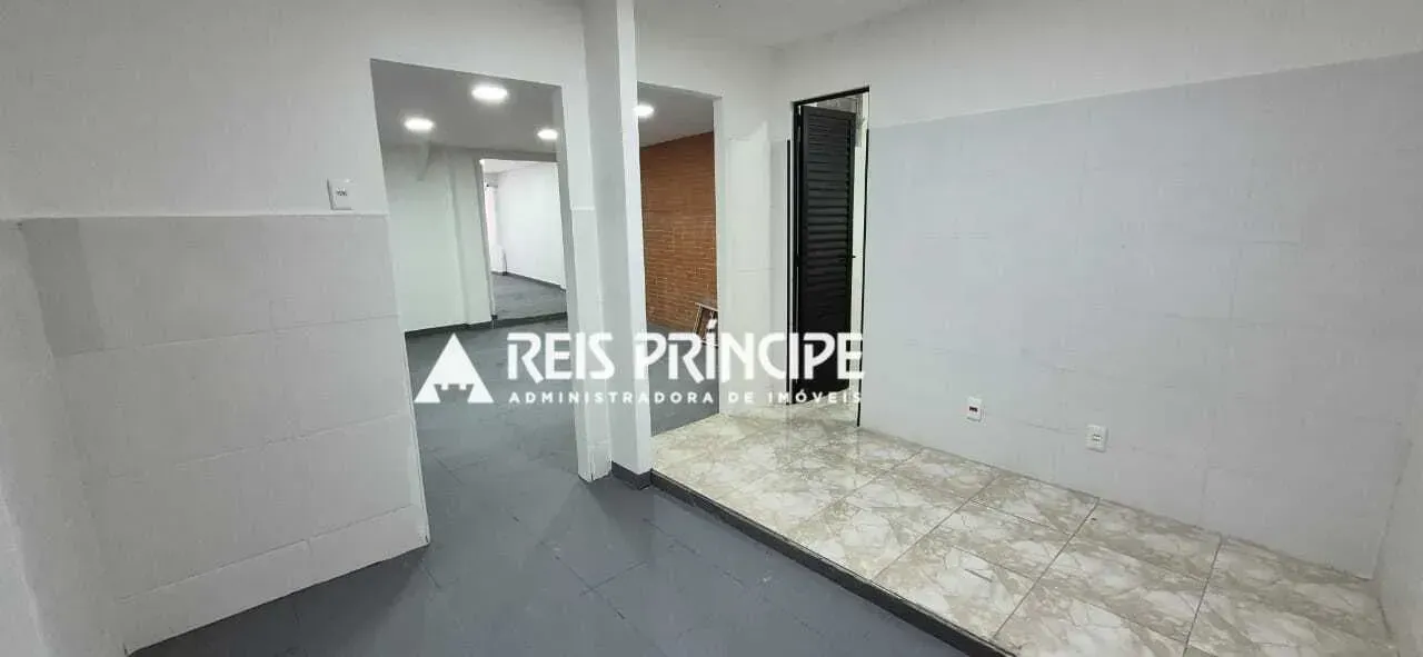 Unfurnished 200 m² house with 5 bedrooms and a balcony — photo 14