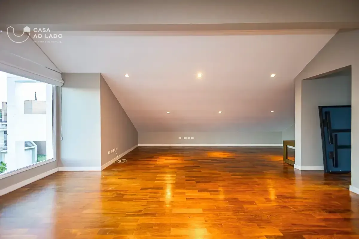 House with 629 m², 4 bedrooms and a balcony — photo 44