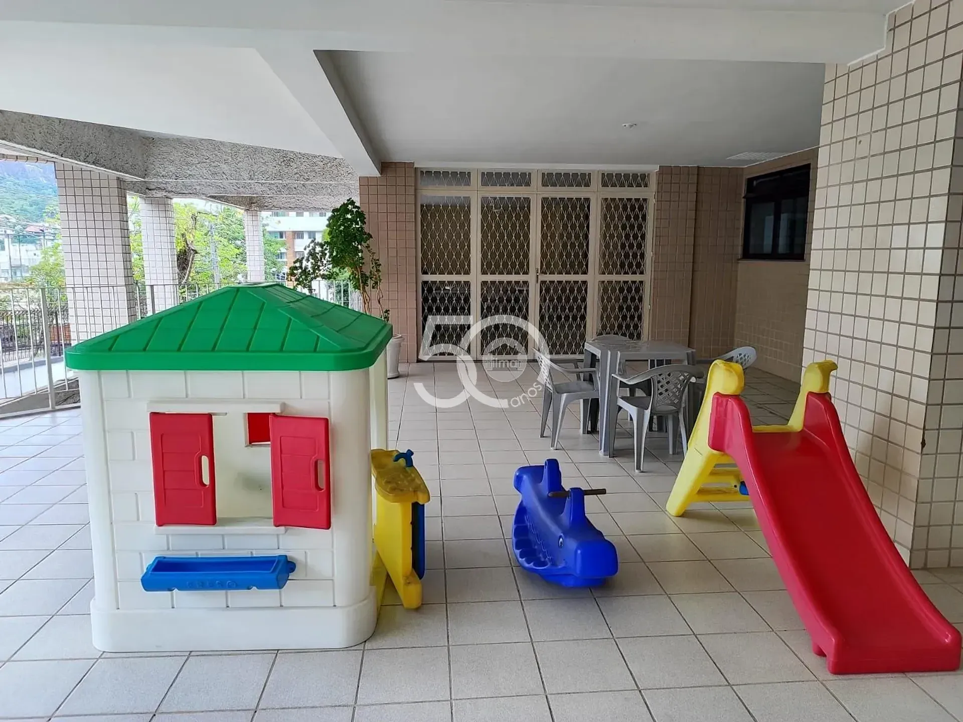 98 m² apartment with 3 bedrooms and 2 garage spaces — photo 46