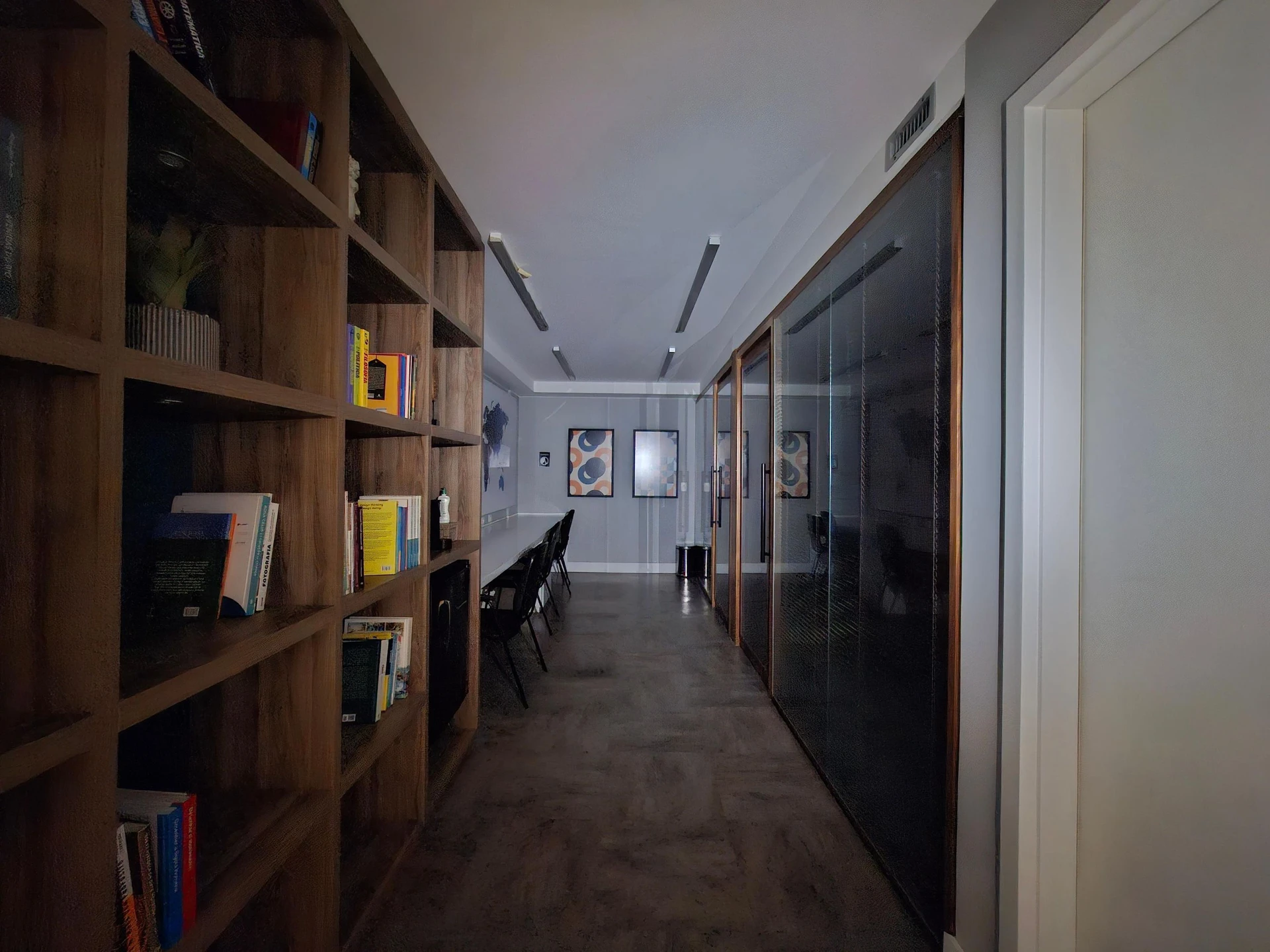 Furnished apartment with home office and balcony — photo 4