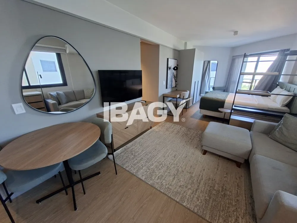 Studio with a glassed-in balcony and open-plan kitchen — photo 33