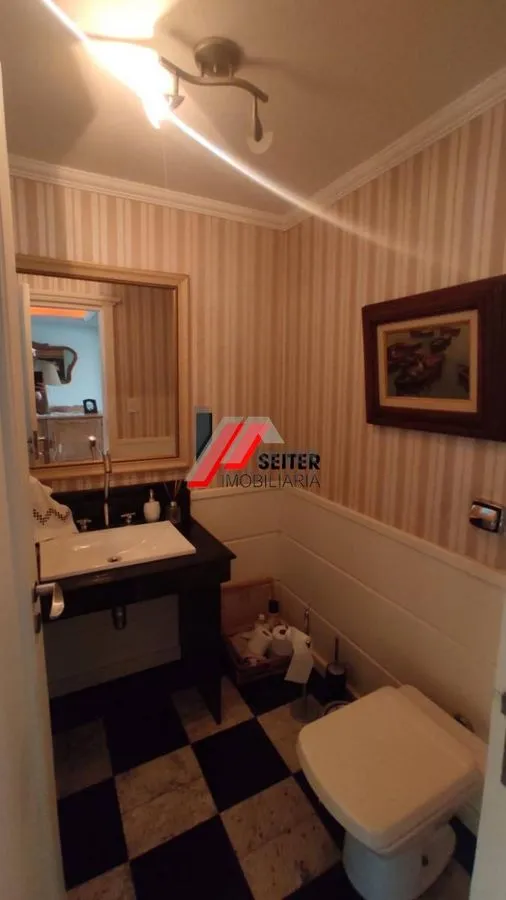 Rental house with 5 bedrooms and an open-plan kitchen — photo 57