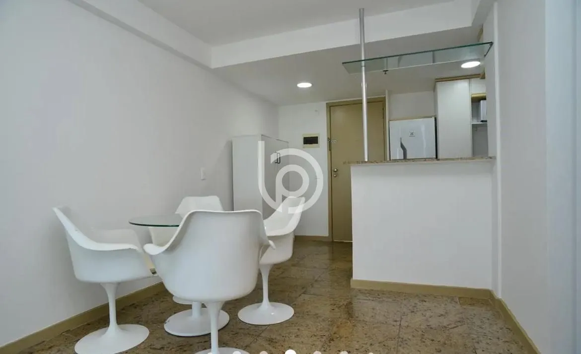 Furnished 1-bedroom apartment with glass-enclosed balcony — photo 15
