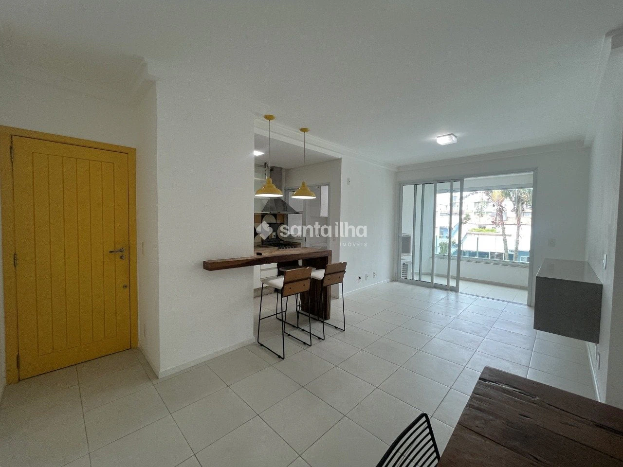 Furnished apartment, 106 m², with a glass-enclosed balcony