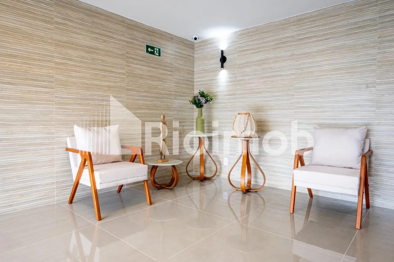 2-bedroom apartment with 1 suite and a balcony — photo 14