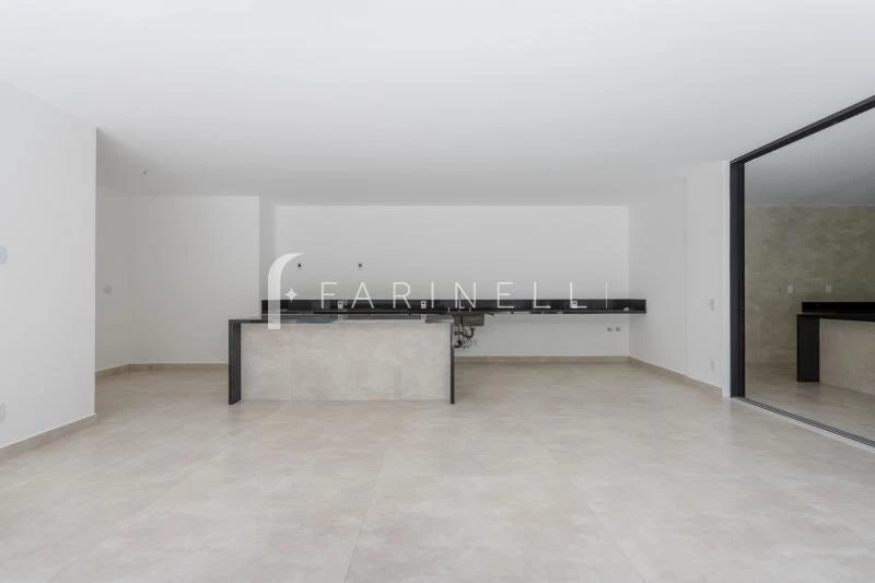 House with 5 bedrooms and open-plan kitchen — photo 14