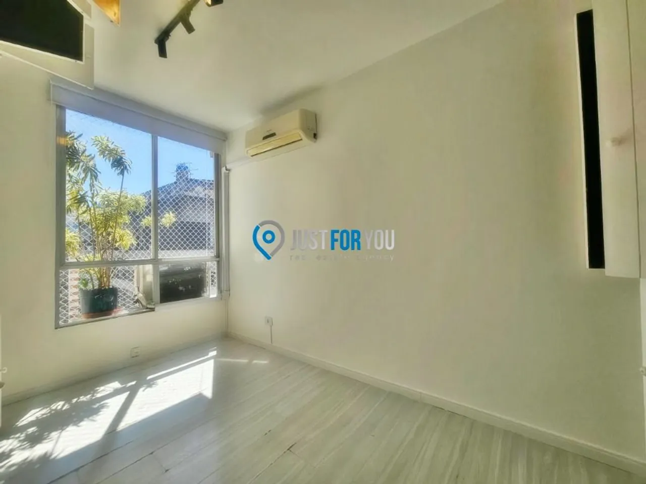 4-bedroom apartment with 3 bathrooms and 106 m² — photo 3
