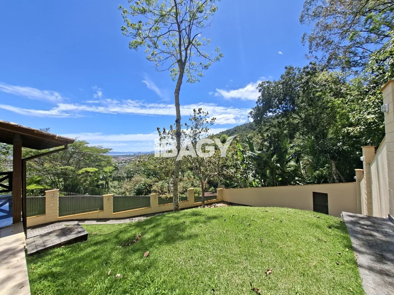 One-bedroom house with a mountain view in Florianópolis — photo 7