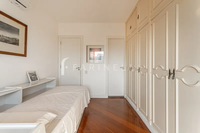 Furnished apartment with 3 bedrooms and 4 bathrooms — photo 15