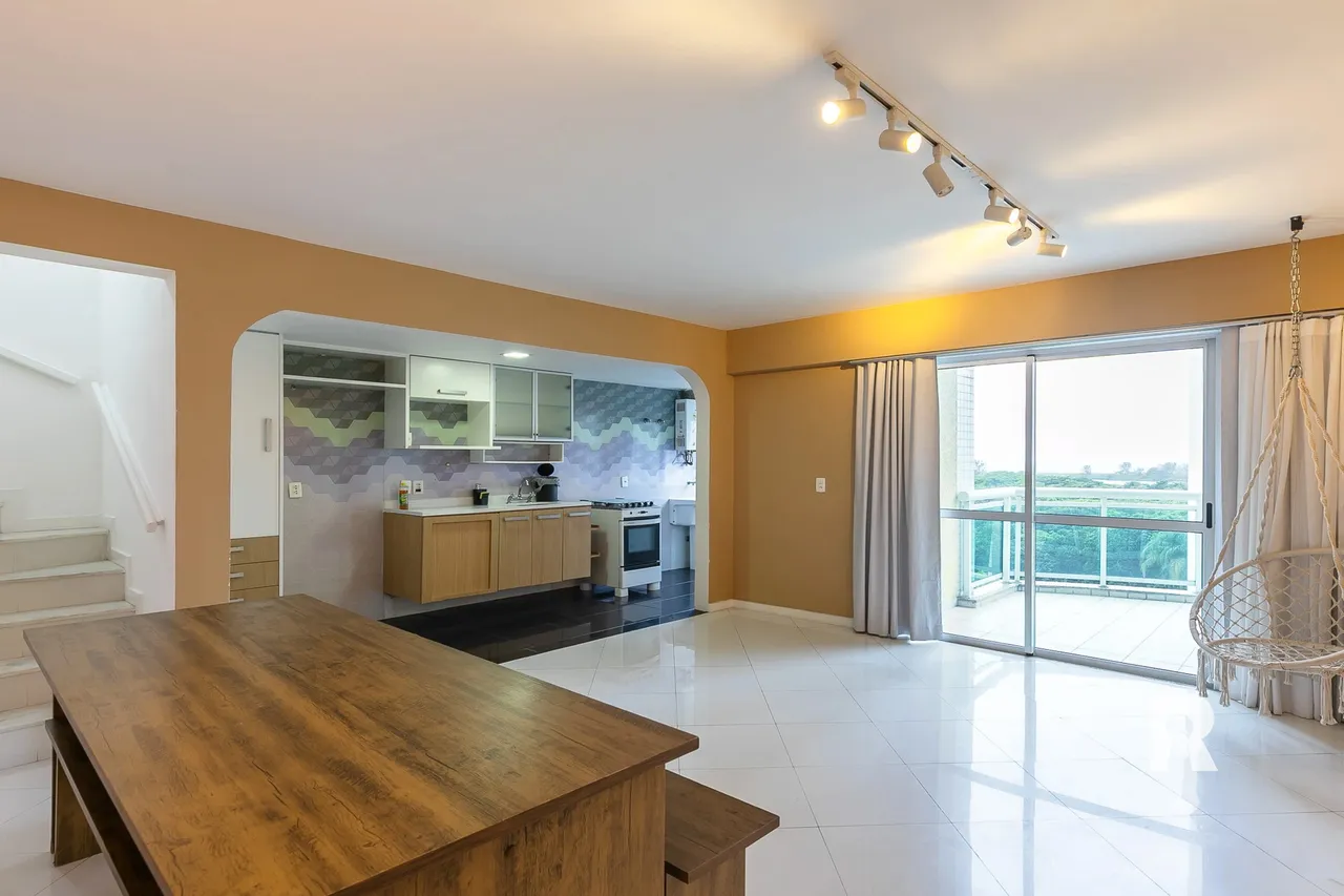 Floor-to-ceiling windows in a 2-bedroom apartment, 100 m² — photo 8