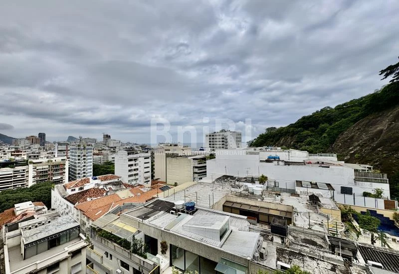 Furnished apartment, 121 m², with a glass-enclosed balcony — photo 13
