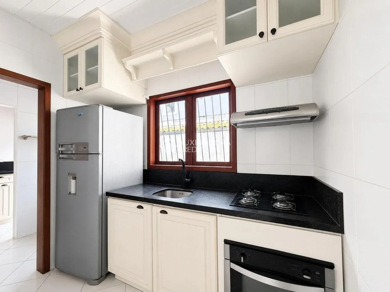 Casa de 3 dormitorios con cocina cerrada y cocina a gas — photo 3